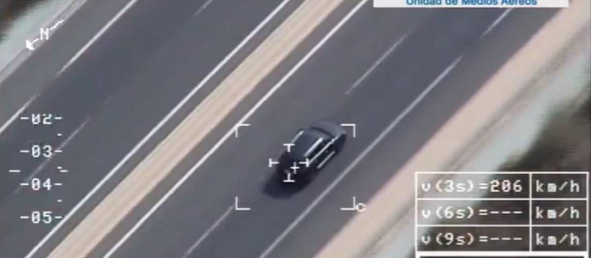 El vehículo a lo que da en autopista