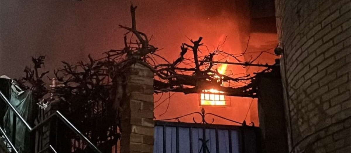 Momento en el que las llamas devoran la vivienda en Sesma (Navarra)