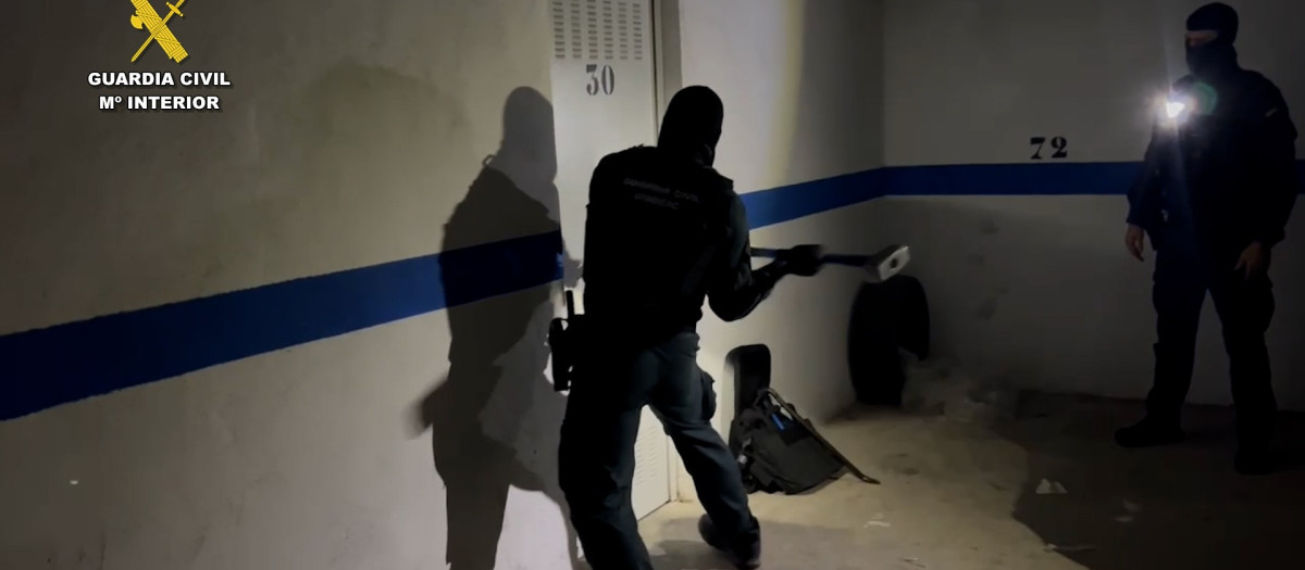 Imagen de la operación de la Guardia Civil contra los 'narcokupas'

REMITIDA / HANDOUT por OPC
Fotografía remitida a medios de comunicación exclusivamente para ilustrar la noticia a la que hace referencia la imagen, y citando la procedencia de la imagen en la firma
12/11/2025