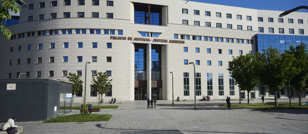 Fachada de la Audiencia Provincial de Navarra