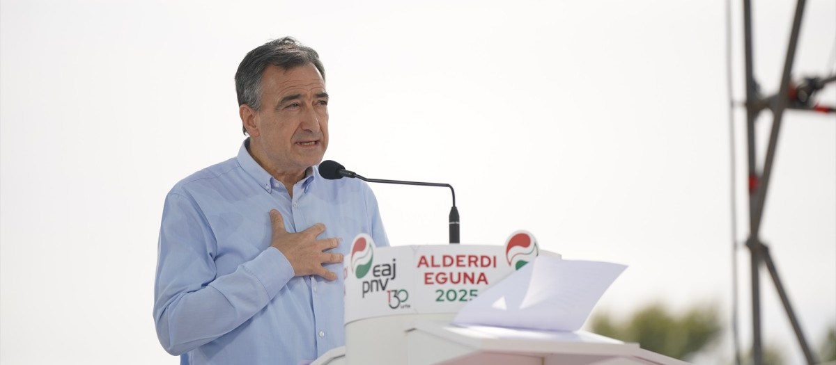 (Foto de ARCHIVO)
El presidente del PNV, Aitor Esteban, interviene durante la celebración del 'Alderdi Eguna', a 28 de septiembre de 2025, en Foronda, Álava, País Vasco (España). El Alderdi Eguna es el día del Partido Nacionalista Vasco, que se celebra anualmente desde 1977 el último domingo de septiembre, domingo más cercano al día de San Miguel, considerado el patrón de Euskadi, así como de este partido.

Iñaki Berasaluce / Europa Press
28 SEPTIEMBRE 2025;PNV;ALDERDI EGUNA;FORONDA;ÁLAVA;PAÍS VASCO;
28/9/2025