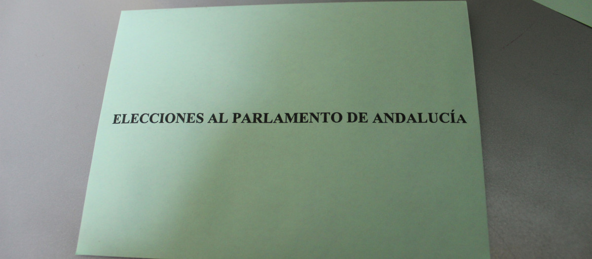 Sobre de unas elecciones al Parlamento de Andalucía