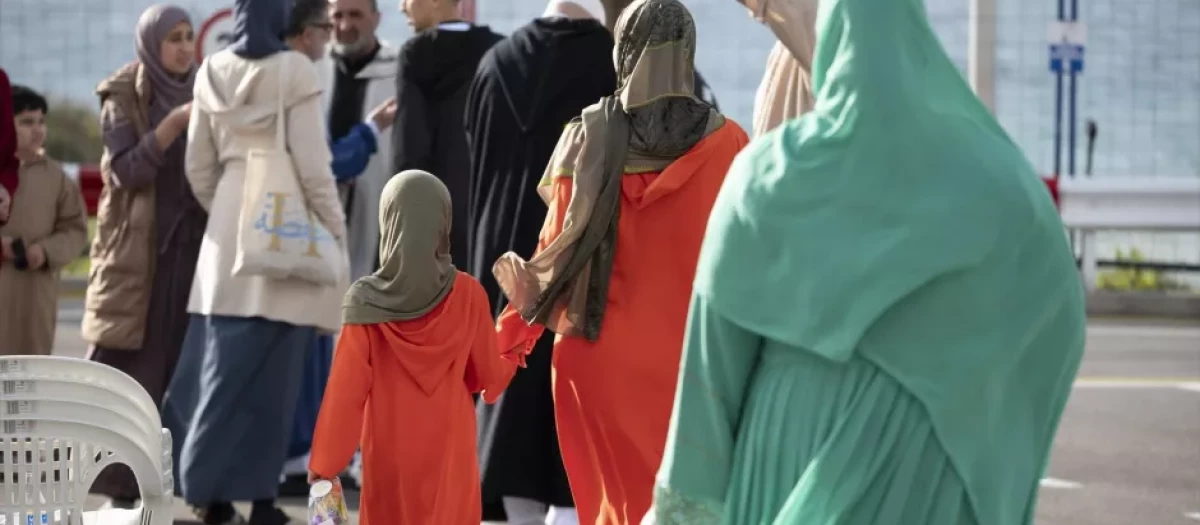 Mujeres y una niña con hiyab en Ceuta