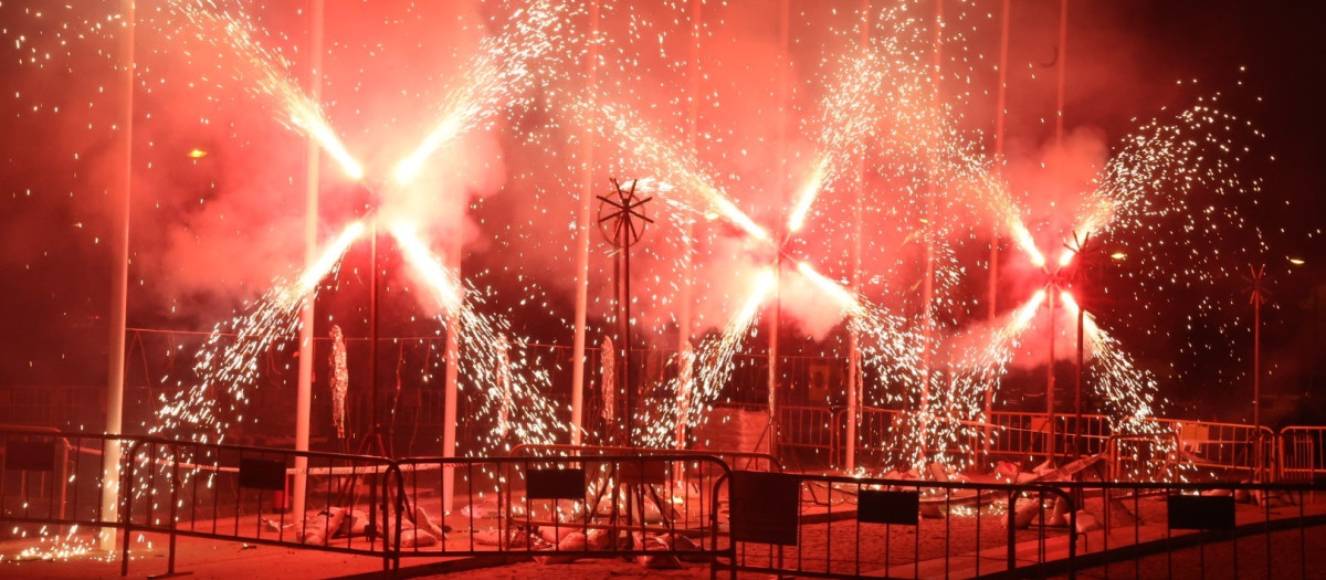 Imagen de archivo de un espectáculo de fuegos artificiales en Valencia