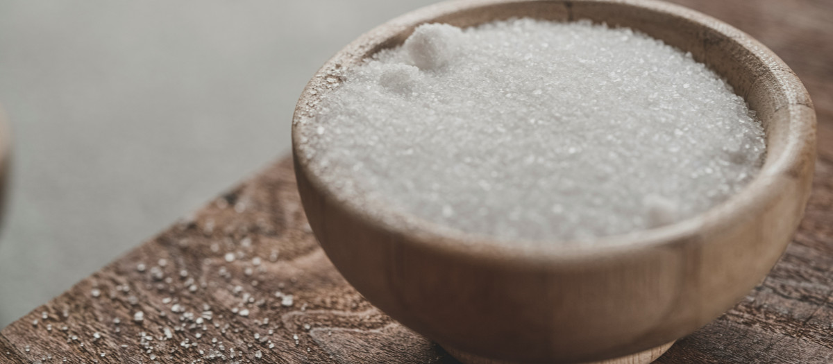 El azúcar es un tipo de carbohidrato que proporciona dulzor y energía