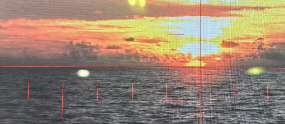 Imagen del ocaso visto desde el periscopio del S-81, que se encuentra desplegado en el Mediterráneo en la operación de la OTAN Sea Guardian