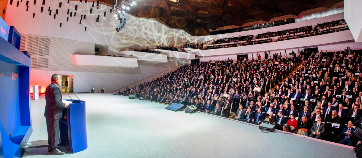 El presidente de la Cámara de Comercio de Alicante, Carlos Baño, durante su intervención en el ADDA