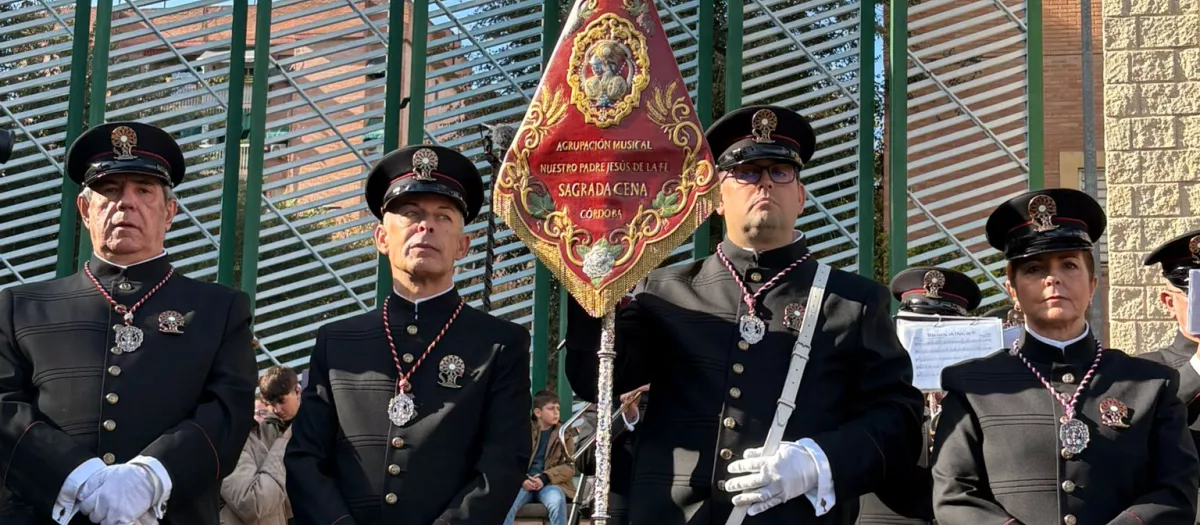 La AM Sagrada Cena de Córdoba culmina su renovación con la presentación oficial de su nueva uniformidad