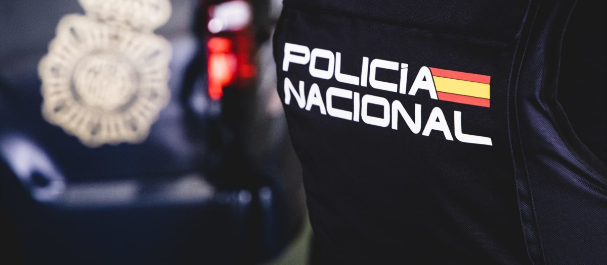(Foto de ARCHIVO)
Imagen de archivo de un agente de Policía Nacional

REMITIDA / HANDOUT por POLICÍA NACIONAL
Fotografía remitida a medios de comunicación exclusivamente para ilustrar la noticia a la que hace referencia la imagen, y citando la procedencia de la imagen en la firma
16/10/2025