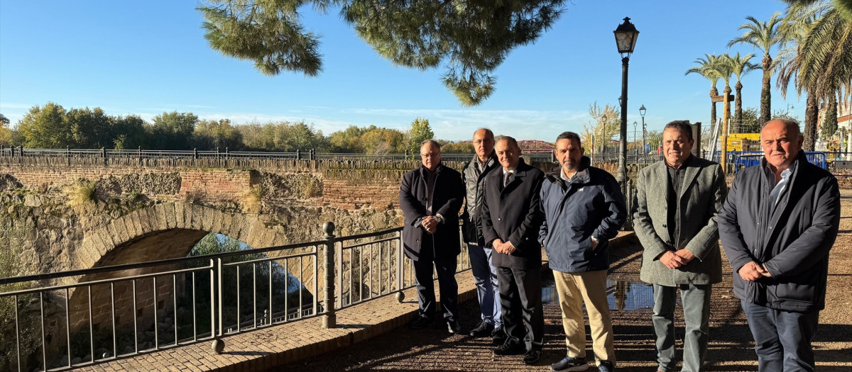 La Diputación de Toledo se compromete a colaborar con el Ayuntamiento en el arreglo al acceso al puente viejo de Talavera