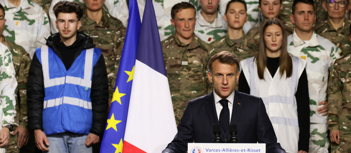 Emmanuel Macron, presidente de Francia, durante el anuncio de un Servicio militar voluntario