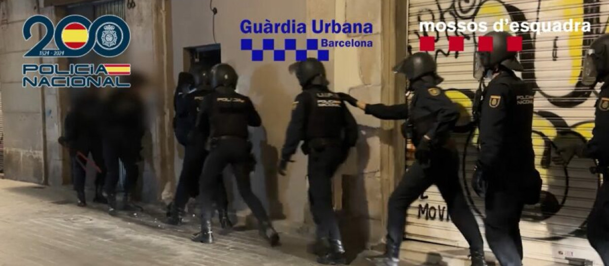 Un momento del registro en uno de los prostíbulos