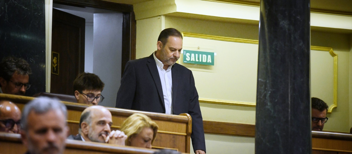 José Luis Ábalos durante una sesión plenaria extraordinaria, en el Congreso de los Diputados