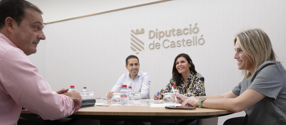 Imagen de la presidenta de la Diputación de Castellón, Marta Barrachina, junto con sus vicepresidentes