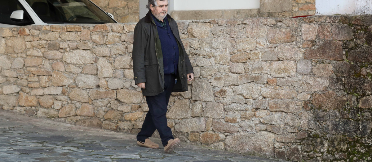 (Foto de ARCHIVO)
El dueño de Sargadelos, Segismundo García, a su salida de la fábrica, a 28 de noviembre de 2025, en Cervo, Lugo, Galicia (España). El dueño de Sargadelos, Segismundo García, ha vuelto a ordenar que pare la producción en la histórica planta de cerámica de Cervo (Lugo), tras una nueva inspección de Trabajo a las instalaciones.

Carlos Castro / Europa Press
28/11/2025