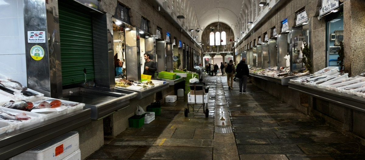 La nave 4 de la Plaza de Abastos dedicada al marisco y pescado