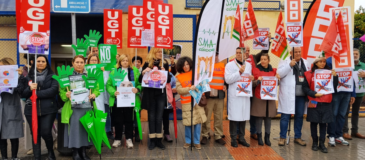 Concentración de Satse Córdoba contra las agresiones a sanitarios