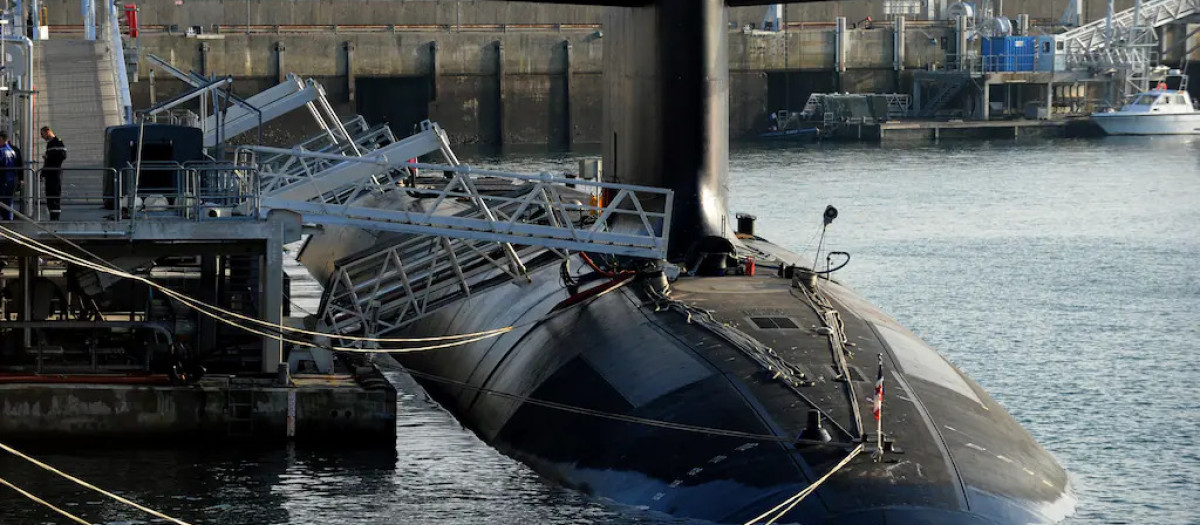 Submarinos nucleares franceses en la base de Ile Lounge