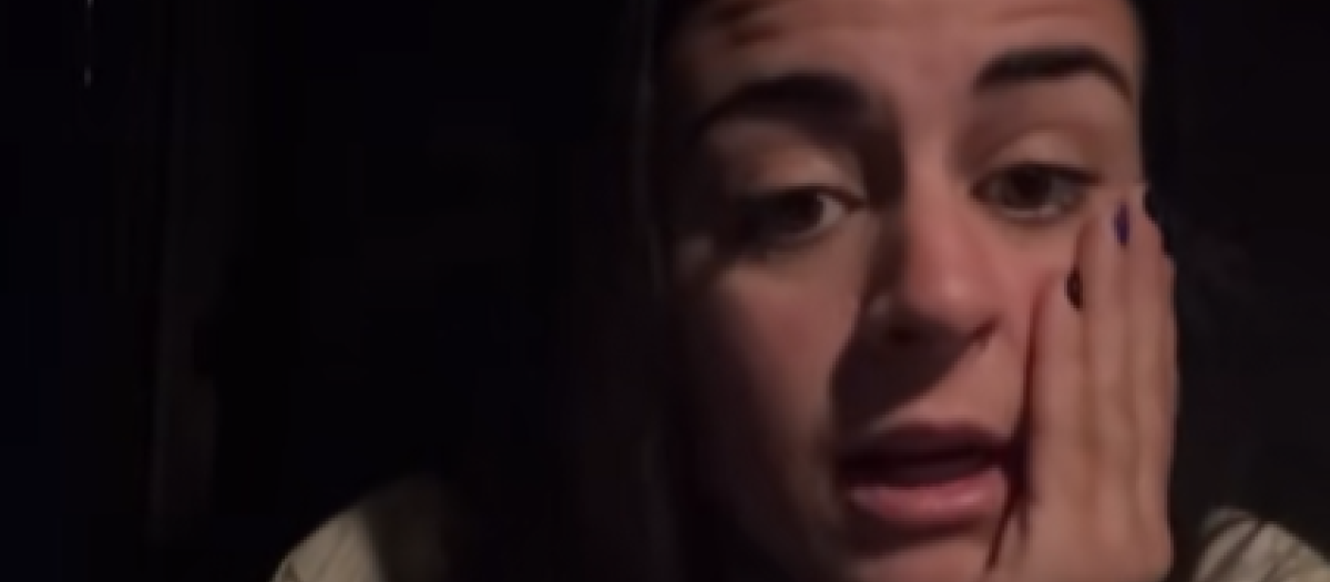 La joven explica en el mismo camión cómo ha sido su noche toledana