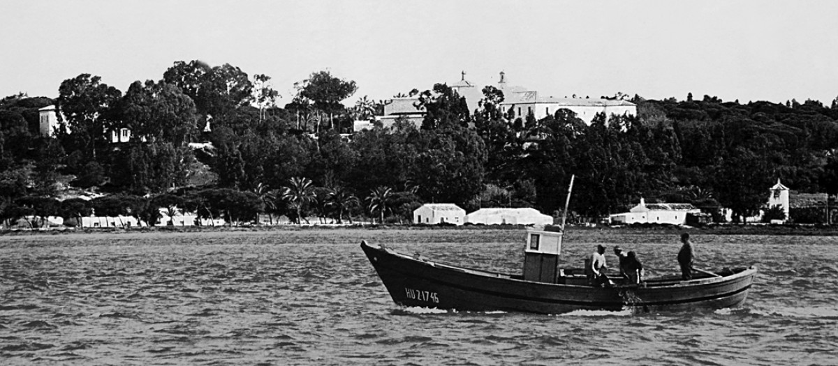 Imagen de una de las barcas con las que comenzó la empresa onubense