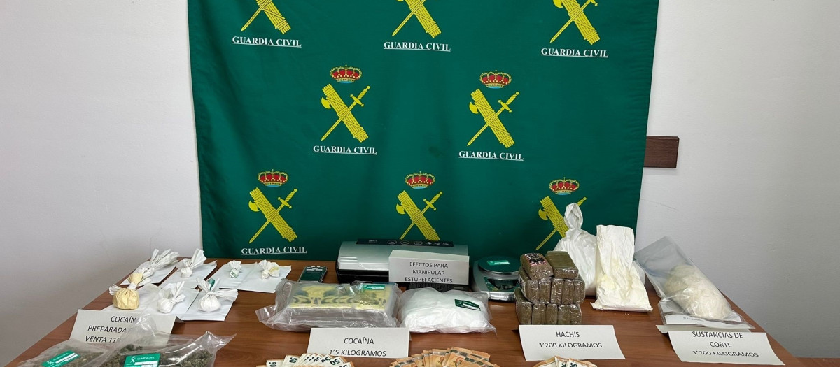 Detenidas cuatro personas y desarticulada una red dedicada a la venta de drogas en la zona de A Mariña (Lugo).

REMITIDA / HANDOUT por GUARDIA CIVIL
Fotografía remitida a medios de comunicación exclusivamente para ilustrar la noticia a la que hace referencia la imagen, y citando la procedencia de la imagen en la firma
09/12/2025