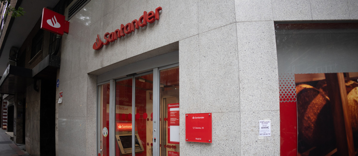 Fachada de una sucursal del Banco Santander