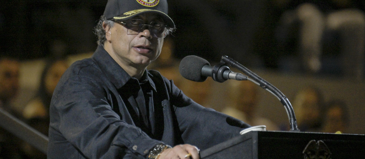 Gustavo Petro presidente de Colombia durante un evento militar en Cali