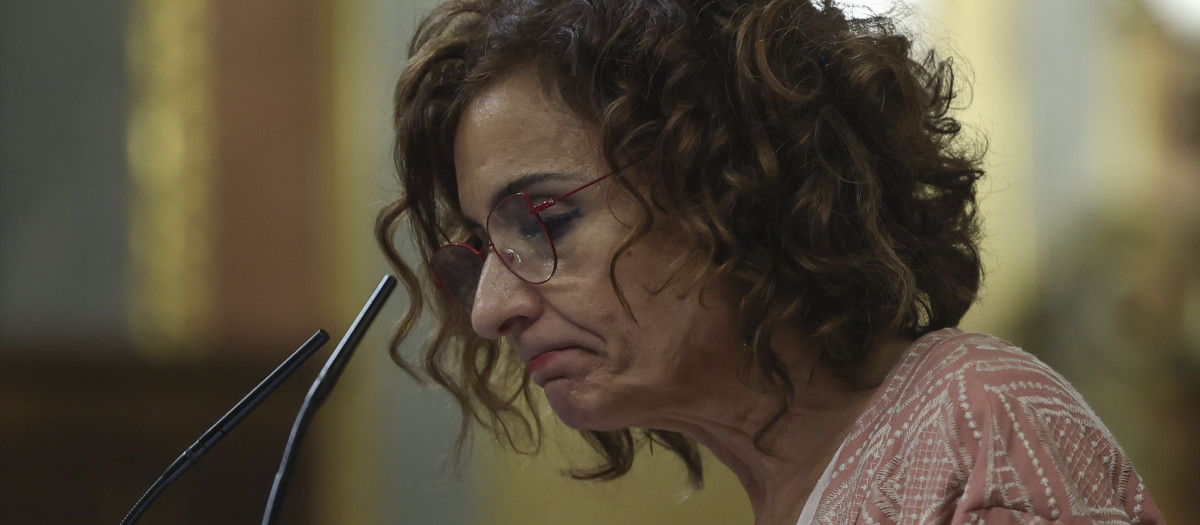 La vicepresidenta María Jesús Montero, en el Pleno de este jueves