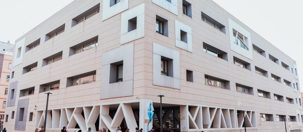 Imagen de la comisaría de la Policía Nacional en Alicante