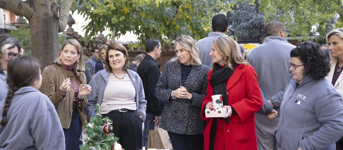 Marta Barrachina en el mercadillo solidario del Penyeta Roja