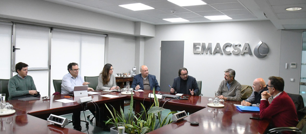 Reunión del presidente de Emacsa con los vecinos de avenida del Corregidor