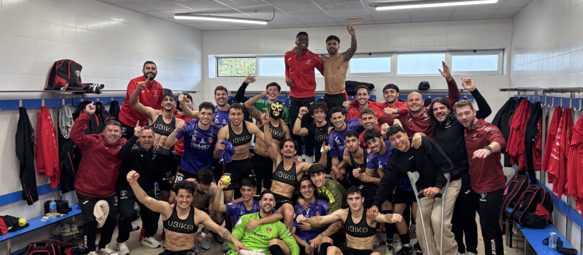 El vestuario del Salerm celebra la victoria en Estepona