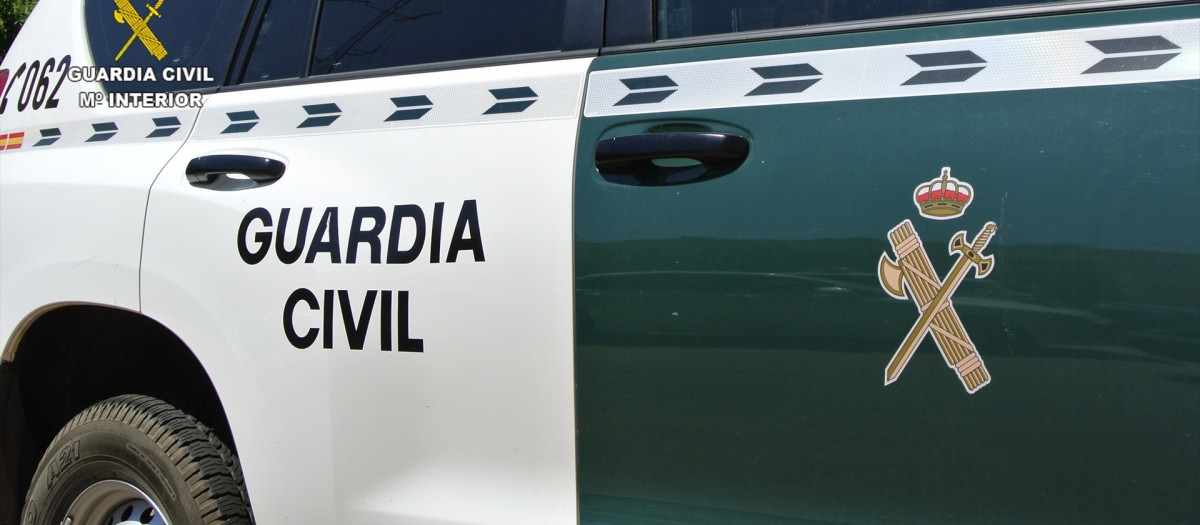 (Foto de ARCHIVO)
Coche de la Guardia Civil.

REMITIDA / HANDOUT por GUARDIA CIVIL
Fotografía remitida a medios de comunicación exclusivamente para ilustrar la noticia a la que hace referencia la imagen, y citando la procedencia de la imagen en la firma
03/11/2021