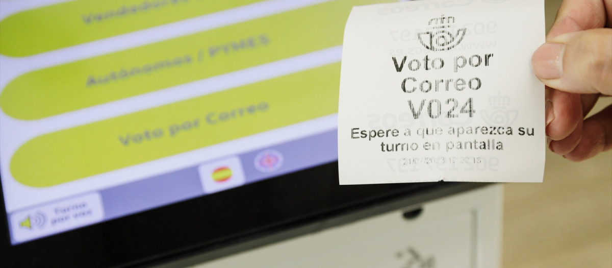Un ticket de turno de voto por correo
