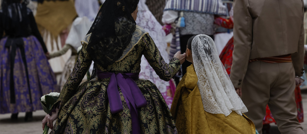 Imagen de archivo de unos falleros en Valencia