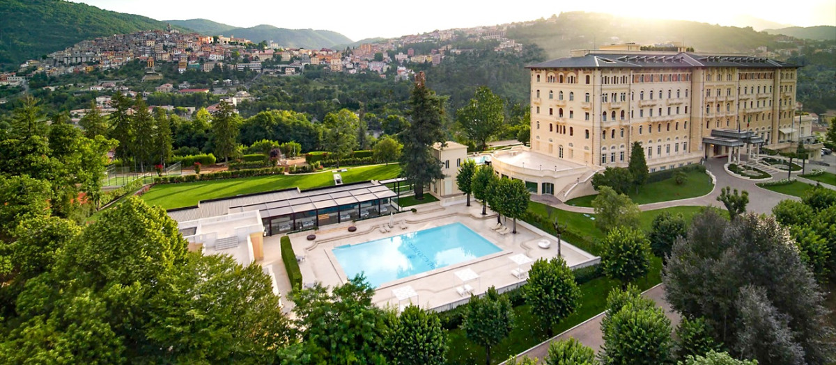 El exclusivo Palazzo Fiuggi a vista de dron.