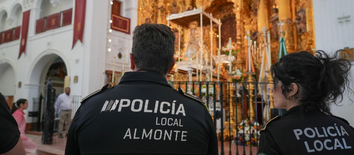 Dispositivo policial en El Rocío