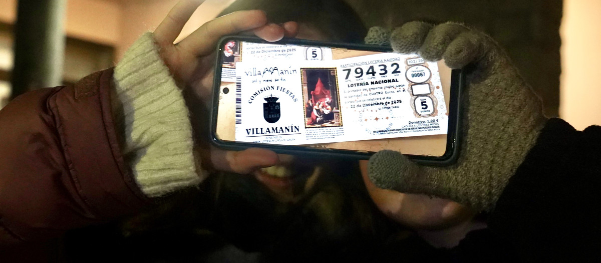 Reunión entre la Comisión de Fiestas de Villamanín y los vecinos premiados con el gordo de la Lotería de Navidad