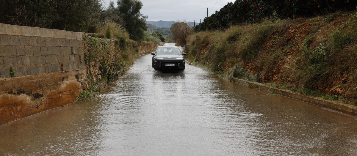Imagen de inundaciones en la localidad valenciana de Barxeta tras las lluvias de este domingo 29 de diciembre.