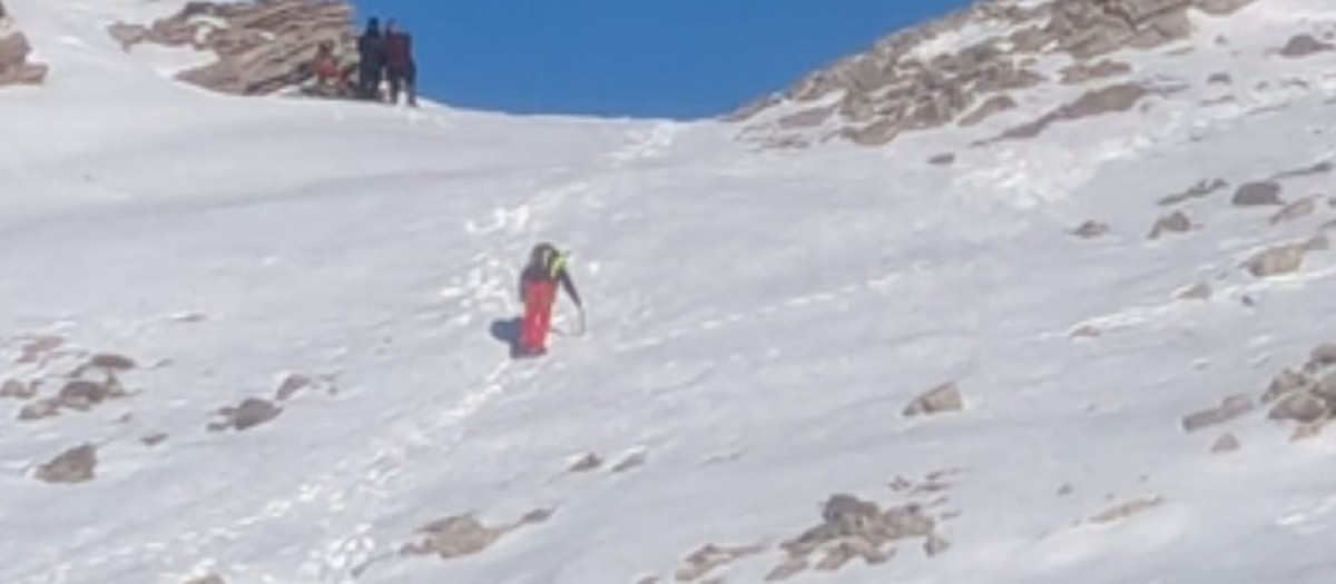 Rescatan a dos senderistas enriscadas a causa del hielo y la nieve en el pico Polvoreda (León)

REMITIDA / HANDOUT por JCYL
Fotografía remitida a medios de comunicación exclusivamente para ilustrar la noticia a la que hace referencia la imagen, y citando la procedencia de la imagen en la firma
05/1/2026