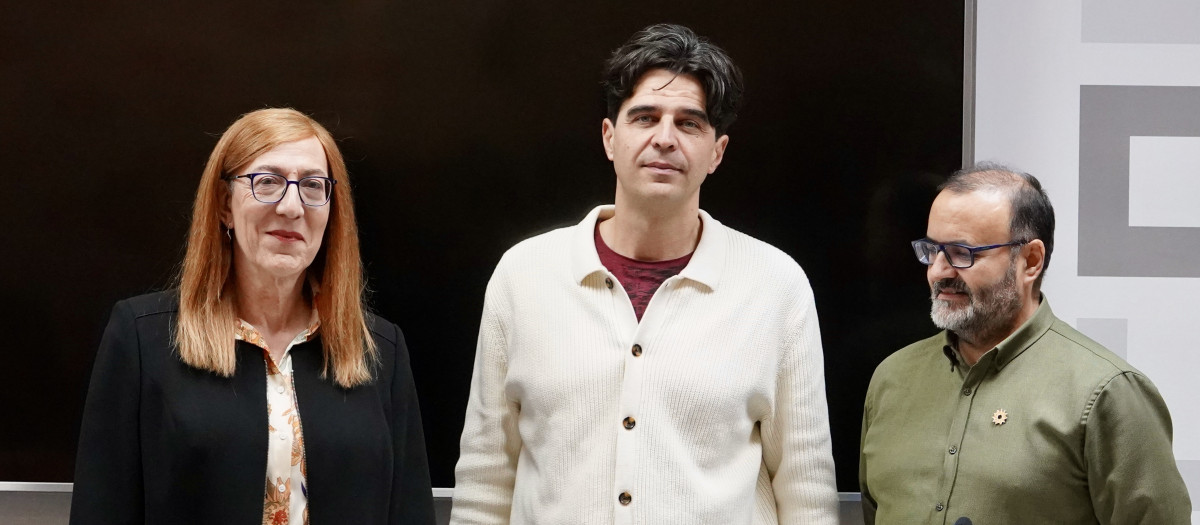 El coordinador de IU en Castilla y León, Juan Gascón; la coordinadora general de Movimiento SUMAR Castilla y León, Marina Echebarría Sáenz, y el representante de Verdes Equo Alberto Elena presentan la candidatura definitiva de la coalición a la presidencia de la Junta para las próximas elecciones autonómicas e informan del proceso en marcha