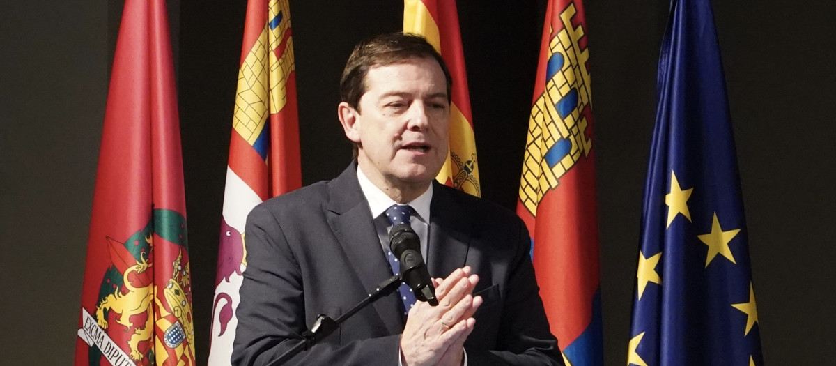 El presidente de la Junta, Alfonso Fernández Mañueco, firma un protocolo de colaboración con el Ayuntamiento de Medina de Rioseco (Valladolid).