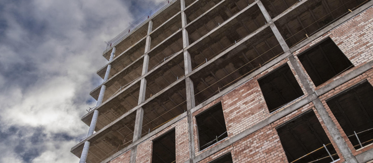 Edificio en obras donde han sido encontrados los cuerpos sin vida de un joven y una menor en Logroño