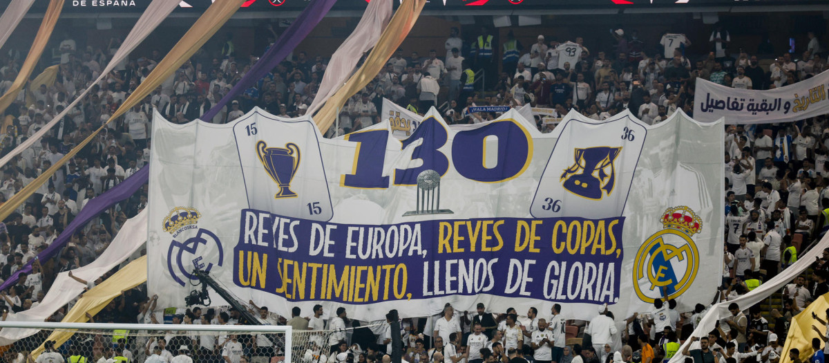 Aficionados del Real Madrid en Arabia Saudí animan a su equipo en la Supercopa de España