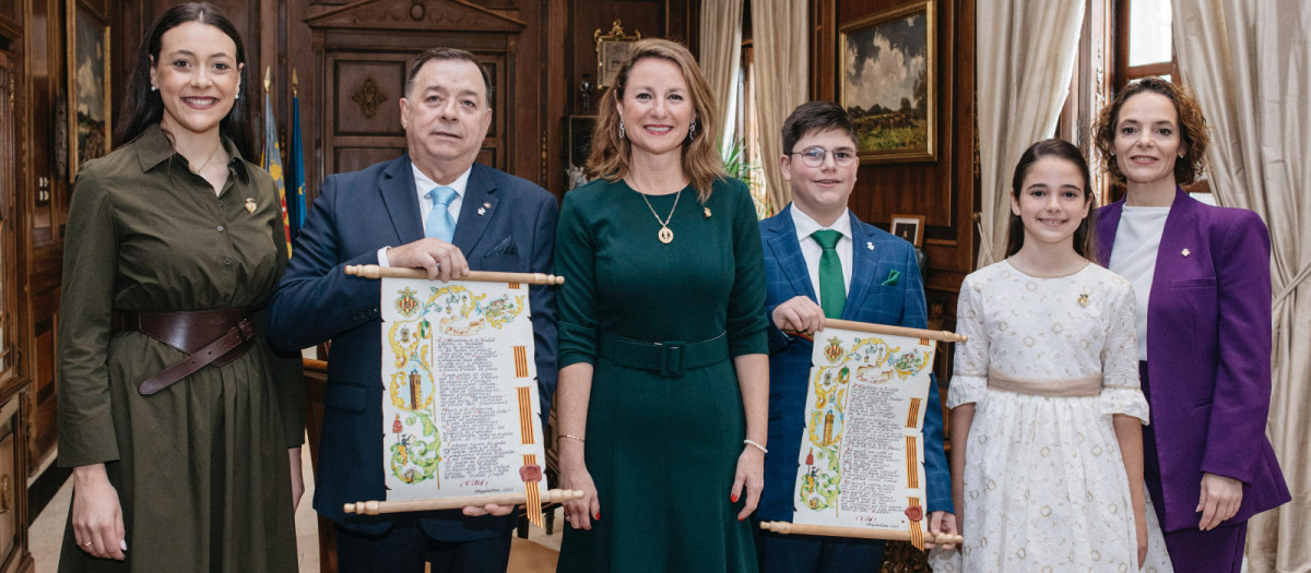 Imagen de la alcaldesa de Castellón, Begoña Carrasco, junto a los pregoneros 2025
