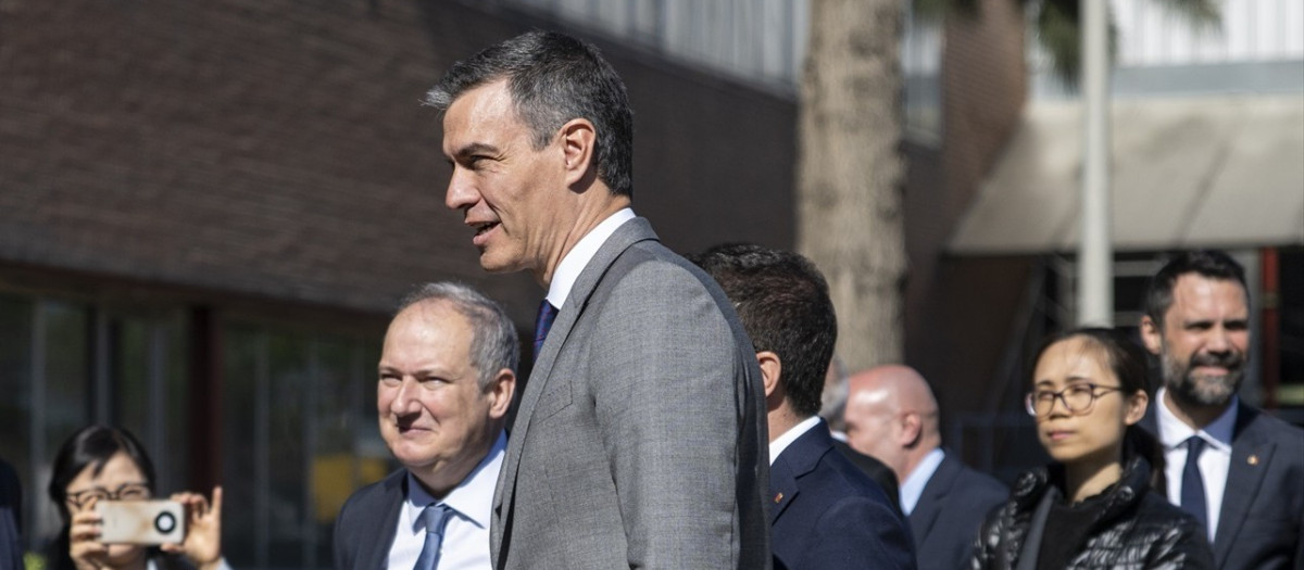 (Foto de ARCHIVO)
El ministro de Industria, Jordi Hereu (2d), y el presidente del Gobierno, Pedro Sánchez