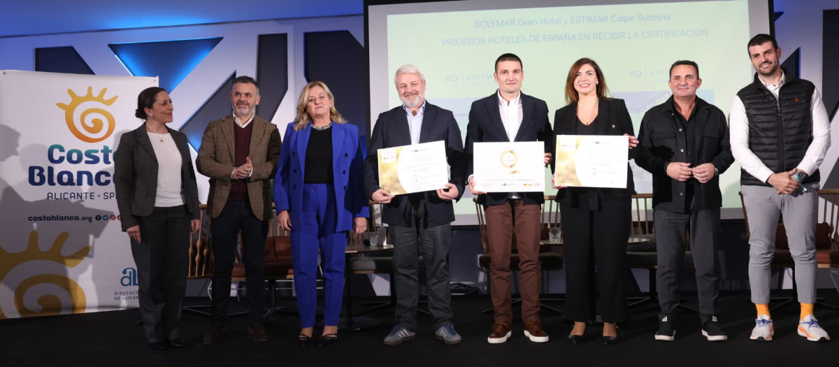 Imagen de la entrega de certificación deportiva