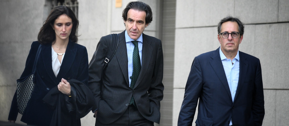 El empresario Javier López Madrid (c) a su llegada a un juicio en la sede de la Audiencia Nacional, en noviembre de 2024