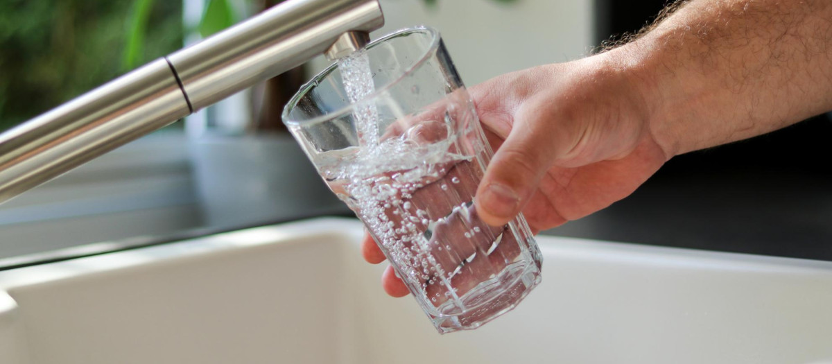 Las sustancias PFAS se encuentran en todos lados, también en el agua de consumo humano