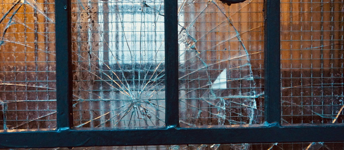 Quién paga un cristal de la comunidad roto, ¿el inquilino o el propietario?